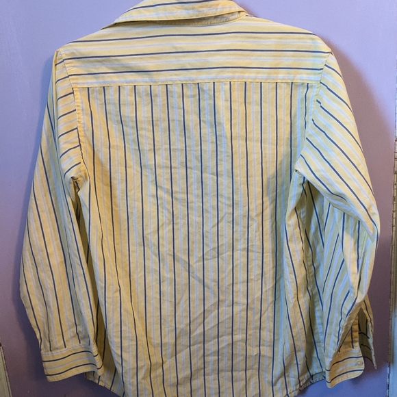 2 button down shirts - Picture 8 of 9